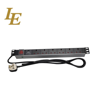 19 cali Czarny Aluminiowy 6-drogowy 8-wyjściowy UK PDU Z Przełącznikiem 3x1.5mm2 Kabel Z BS1363 13A Brytyjską wtyczką