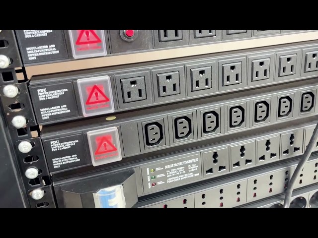 PDU aluminiowa pionowa 12 gniazd EU/Schuko PDU Czarna 19-calowa pozioma 6 gniazd 8 wyjść Schuko Niemcy Typ Jednostka Dystrybucji Zasilania Szafa sieciowa IT Inteligentne gniazdo PDU z przełącznikiem 3x1,5 mm² 2M długości